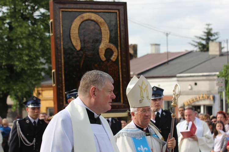 Powitanie ikony MB Częstochowskiej w parafii św. Jakuba w Głownie