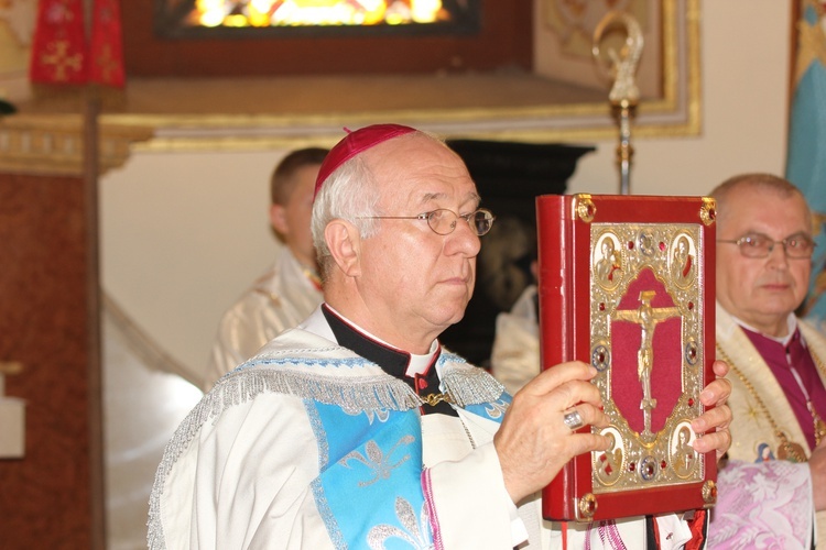 Powitanie ikony MB Częstochowskiej w parafii św. Jakuba w Głownie