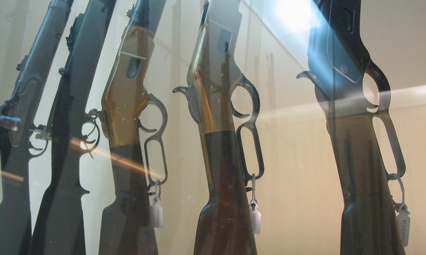 Położyć kres handlowi bronią