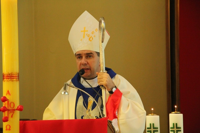Powitanie ikony MB Częstochowskiej w parafii św. Barbary w Głownie