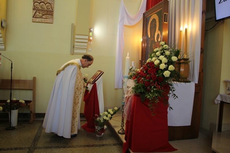 Powitanie ikony MB Częstochowskiej w parafii św. Barbary w Głownie