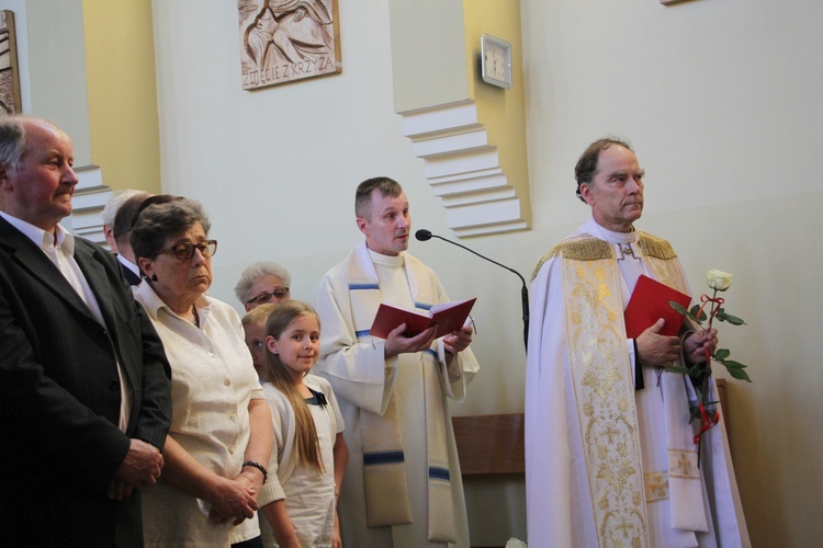 Powitanie ikony MB Częstochowskiej w parafii św. Barbary w Głownie