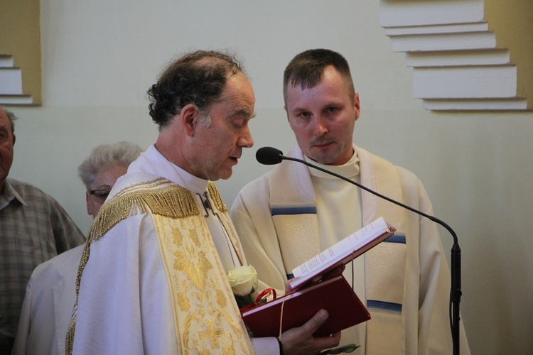 Powitanie ikony MB Częstochowskiej w parafii św. Barbary w Głownie