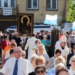 Powitanie ikony MB Częstochowskiej w parafii św. Barbary w Głownie