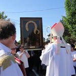 Powitanie ikony MB Częstochowskiej w parafii św. Barbary w Głownie