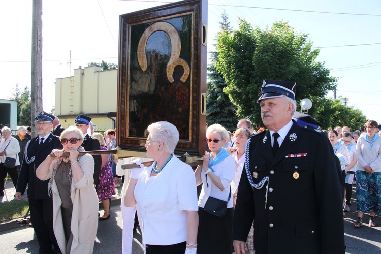 Powitanie ikony MB Częstochowskiej w parafii św. Barbary w Głownie