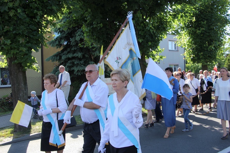 Powitanie ikony MB Częstochowskiej w parafii św. Barbary w Głownie