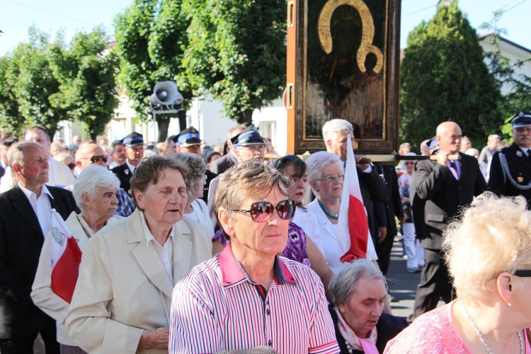 Powitanie ikony MB Częstochowskiej w parafii św. Barbary w Głownie