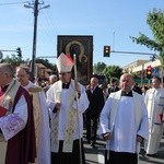 Powitanie ikony MB Częstochowskiej w parafii św. Barbary w Głownie