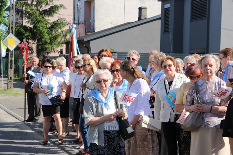 Powitanie ikony MB Częstochowskiej w parafii św. Barbary w Głownie