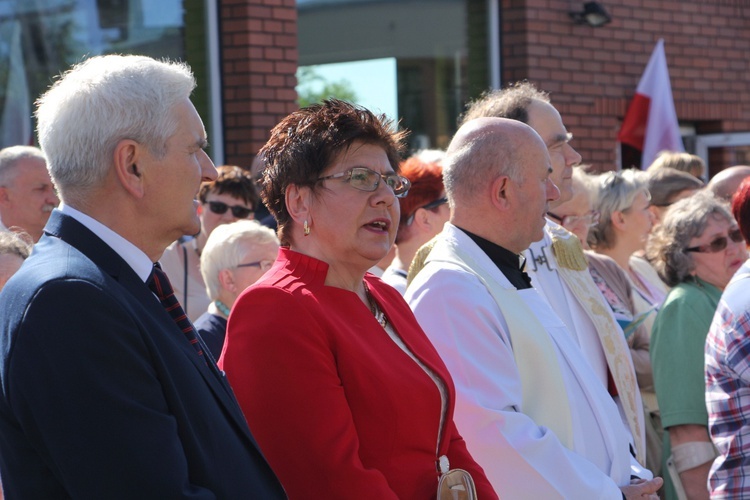 Powitanie ikony MB Częstochowskiej w parafii św. Barbary w Głownie