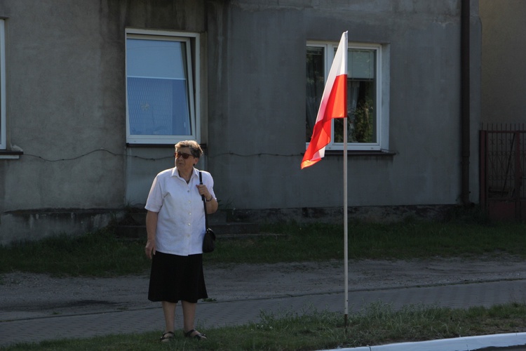 Powitanie ikony MB Częstochowskiej w parafii św. Barbary w Głownie