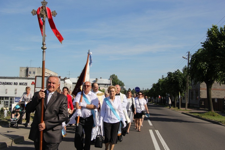 Powitanie ikony MB Częstochowskiej w parafii św. Barbary w Głownie