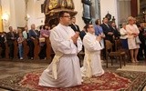 Nowi wyświęceni kapłani diecezji łowickiej - ks. Rafał Woronowski (po lewej) i ks. Szymon Smółka.