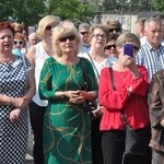 Wierni towarzyszą Maryi na plac koronacyjny