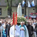 Wierni towarzyszą Maryi na plac koronacyjny