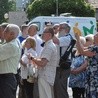 Wierni towarzyszą Maryi na plac koronacyjny