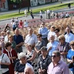 Procesja z figurą Matki Bożej Fatimskiej na plac koronacyjny