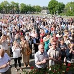 Procesja z figurą Matki Bożej Fatimskiej na plac koronacyjny