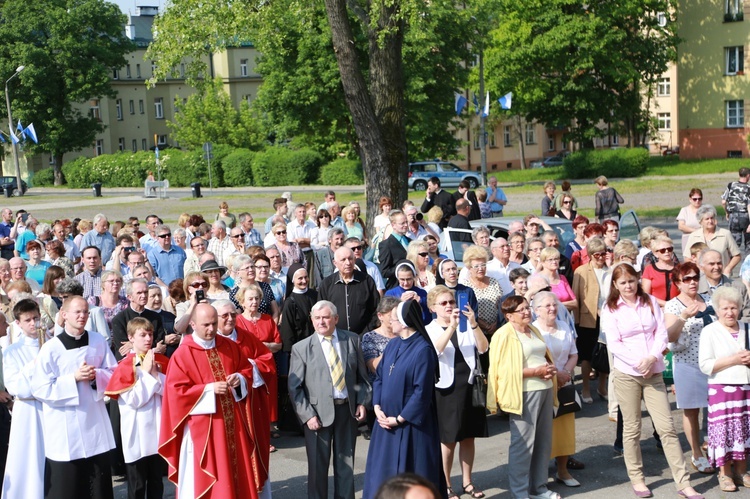 Procesja z figurą Matki Bożej Fatimskiej na plac koronacyjny