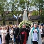 Procesja z figurą Matki Bożej Fatimskiej na plac koronacyjny