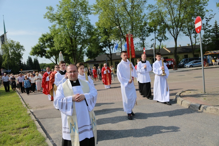 Procesja z figurą Matki Bożej Fatimskiej na plac koronacyjny