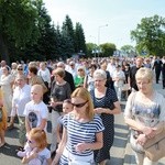 Procesja z figurą Matki Bożej Fatimskiej na plac koronacyjny