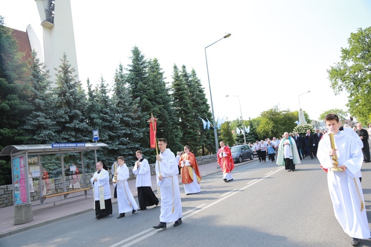 Procesja z figurą Matki Bożej Fatimskiej na plac koronacyjny