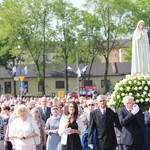 Procesja z figurą Matki Bożej Fatimskiej na plac koronacyjny