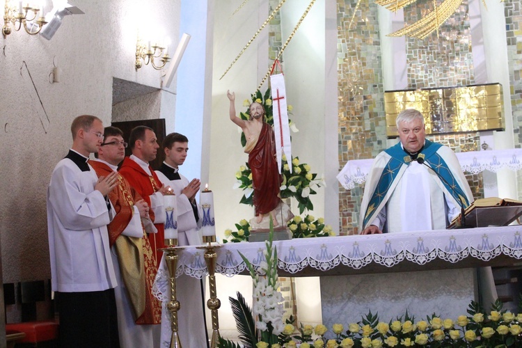 Procesja z figurą Matki Bożej Fatimskiej na plac koronacyjny