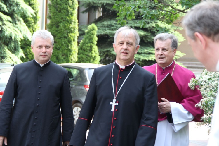Do sanktuarium przybyli biskupi
