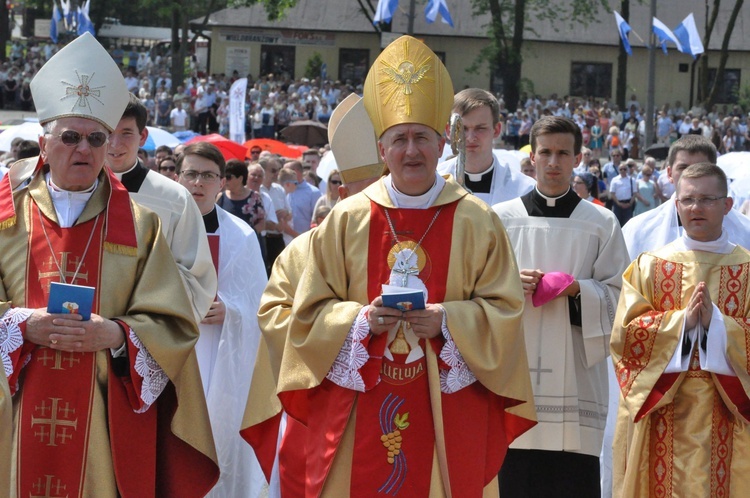 Procesja do ołtarza - Msza św. koronacyjna