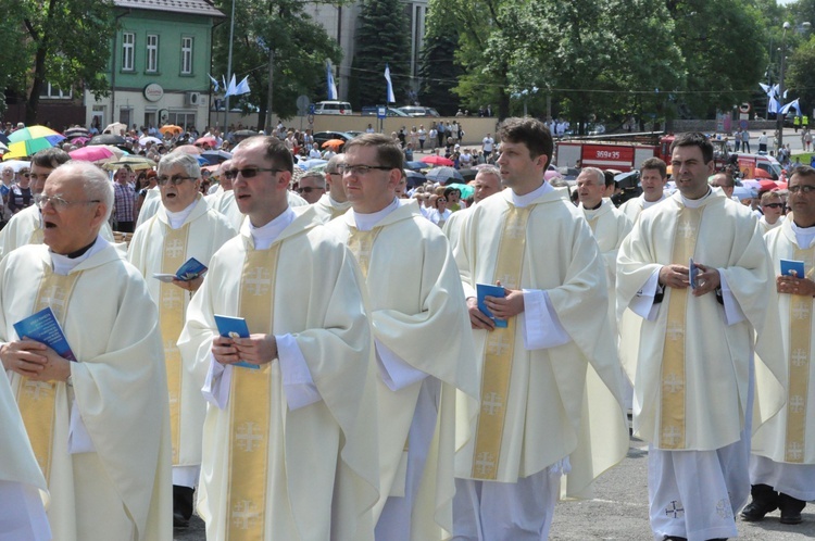 Procesja do ołtarza - Msza św. koronacyjna