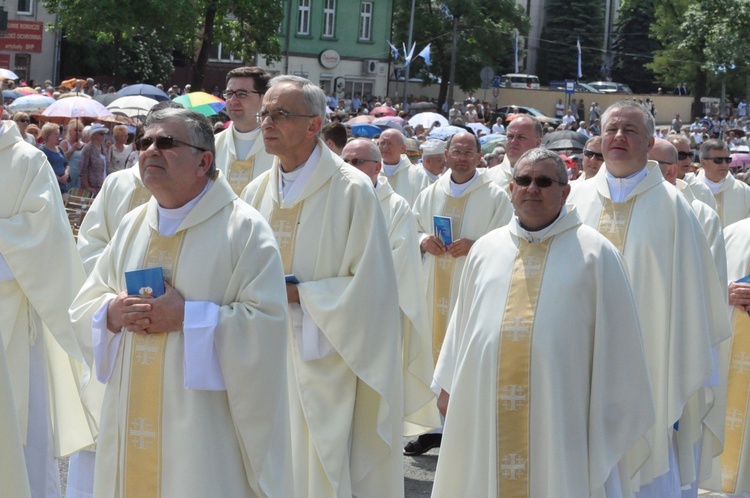 Procesja do ołtarza - Msza św. koronacyjna