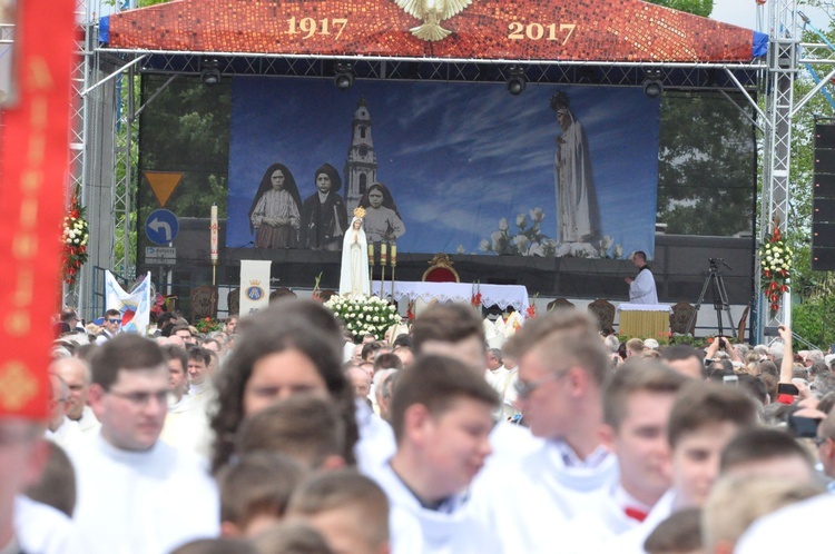 Zakończenie Mszy św. i procesja do sanktuarium