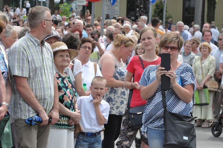 Zakończenie Mszy św. i procesja do sanktuarium