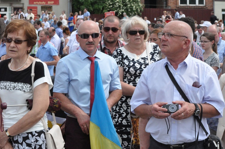 Zakończenie Mszy św. i procesja do sanktuarium