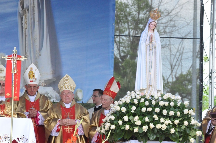 Zakończenie Mszy św. i procesja do sanktuarium