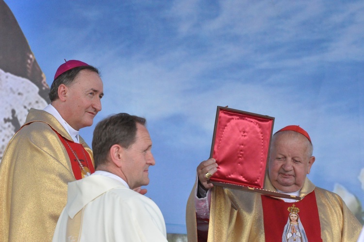 Zakończenie Mszy św. i procesja do sanktuarium