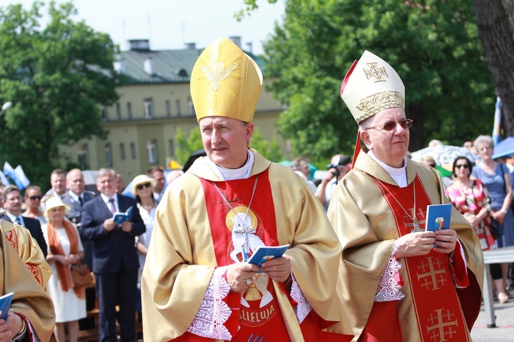 Procesja do ołtarza - Msza św. koronacyjna