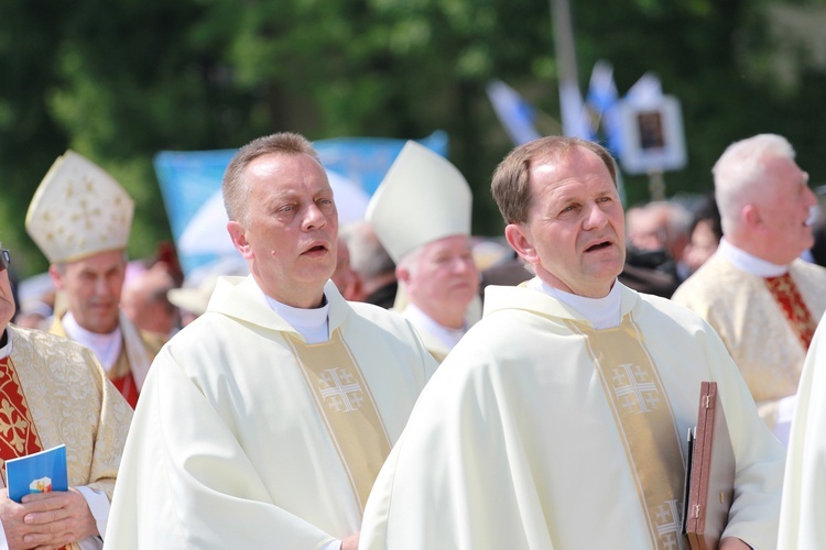 Procesja do ołtarza - Msza św. koronacyjna