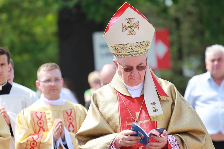 Procesja do ołtarza - Msza św. koronacyjna