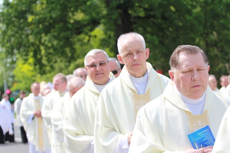 Procesja do ołtarza - Msza św. koronacyjna