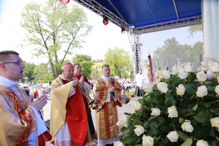 Procesja do ołtarza - Msza św. koronacyjna