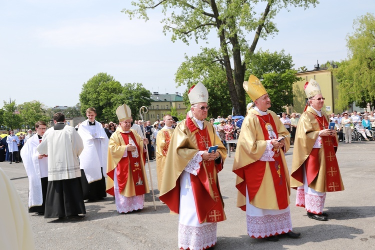 Procesja do ołtarza - Msza św. koronacyjna