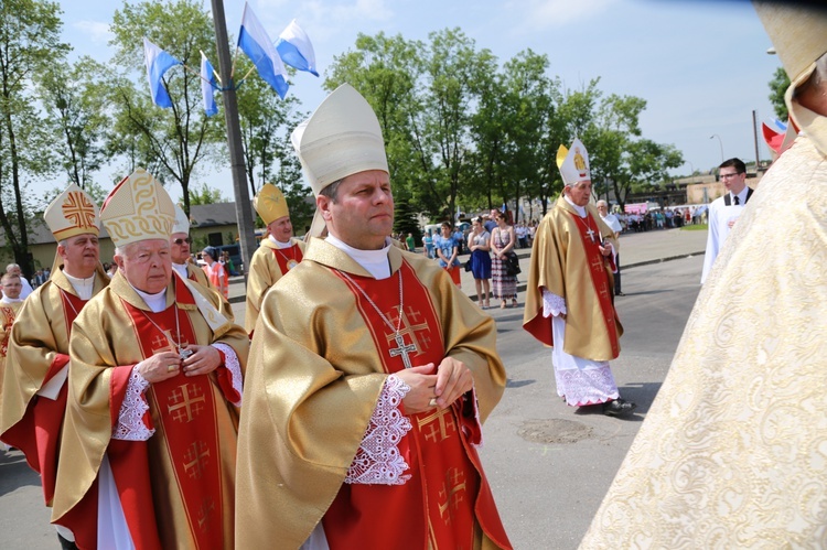 Procesja do ołtarza - Msza św. koronacyjna