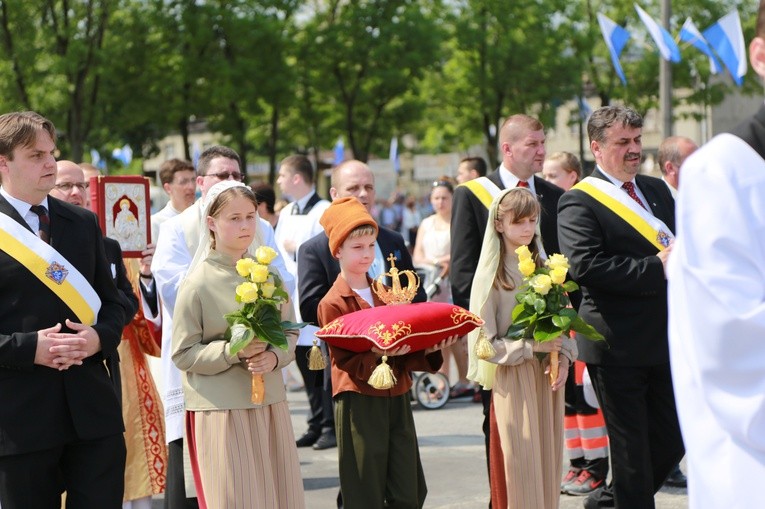 Procesja do ołtarza - Msza św. koronacyjna