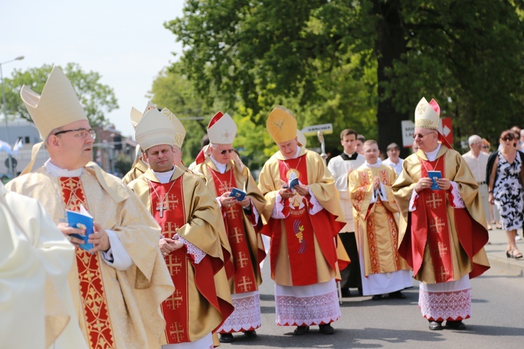 Procesja do ołtarza - Msza św. koronacyjna