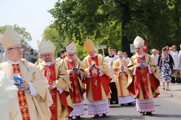 Procesja do ołtarza - Msza św. koronacyjna