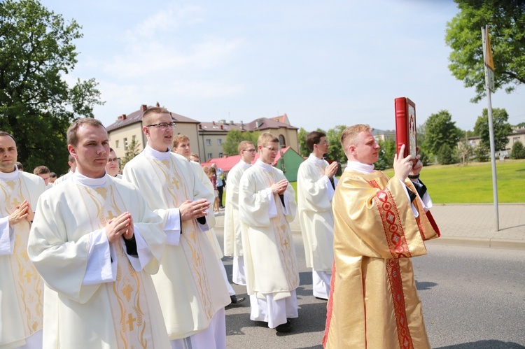 Procesja do ołtarza - Msza św. koronacyjna